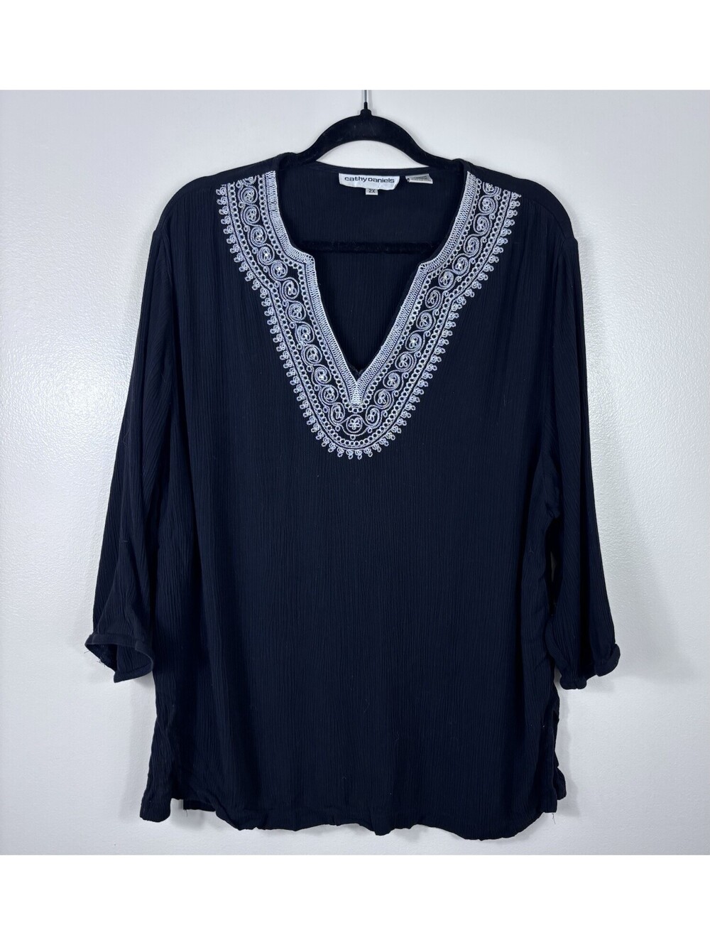 Cathy Daniels Crinkle Gauze Blouse Sz 2X V Neck White Embroidery Embellishment